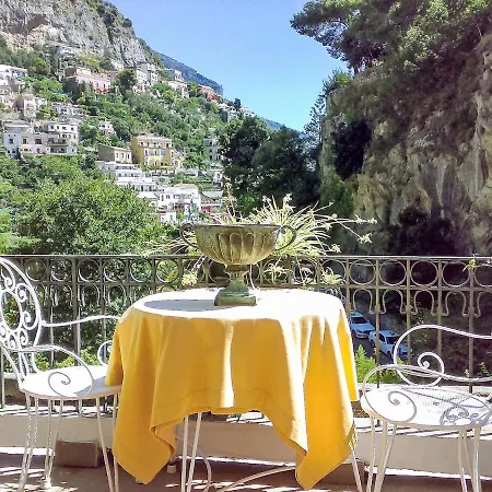 Elegant Terrace With Private Pool 200m From The Sea Positano