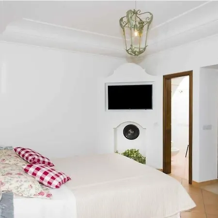 Apartment Elegant Terrace With Private Pool 200m From The Sea Positano